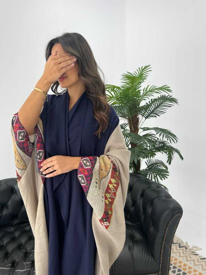 عبايه ملونه مع تداخل اقمشه